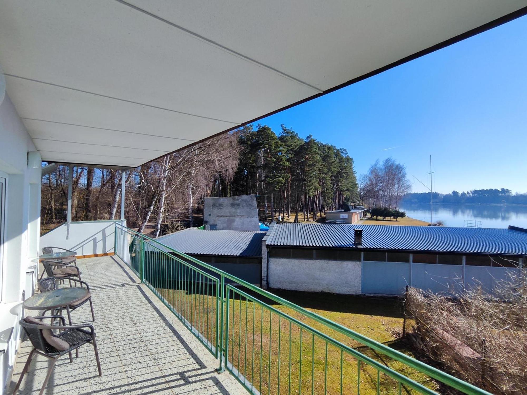 מלון Hluboká nad Vltavou Yacht Club Bezdrev מראה חיצוני תמונה